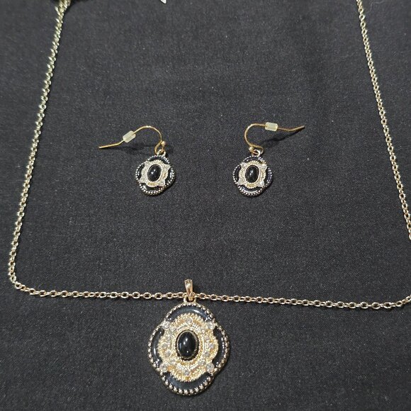 AVON Necklace and Earrings Set - Picture 1 of 3